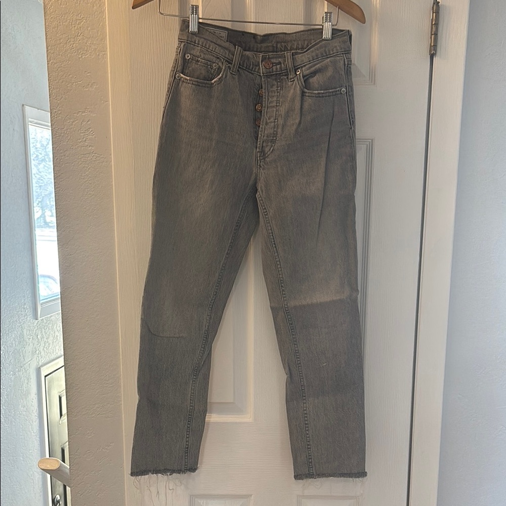 GAP women’s  Classic Gray Straight Jeans